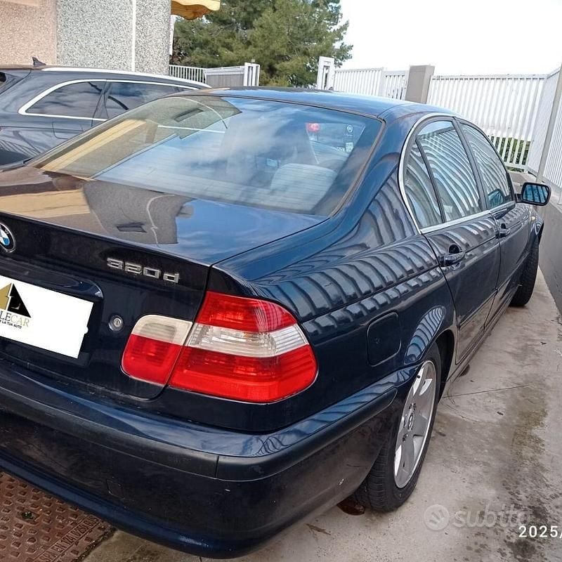 Usata BMW 320 Efficient Dynamics 149 CV (109 kW) 2003 Blu Berlina