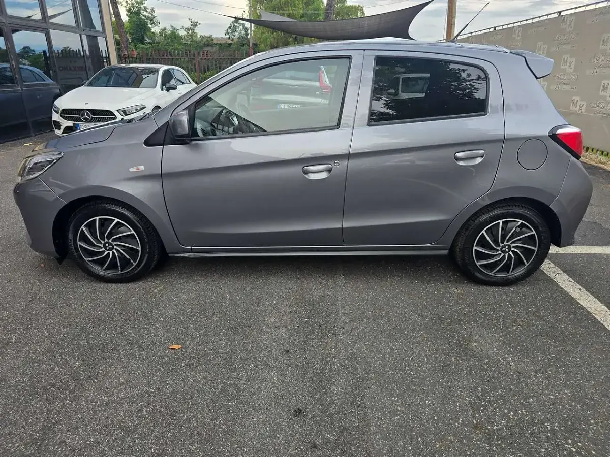 Usata Mitsubishi Space Star Intense 71 CV (52 kW) 2022 Grigio Utilitaria