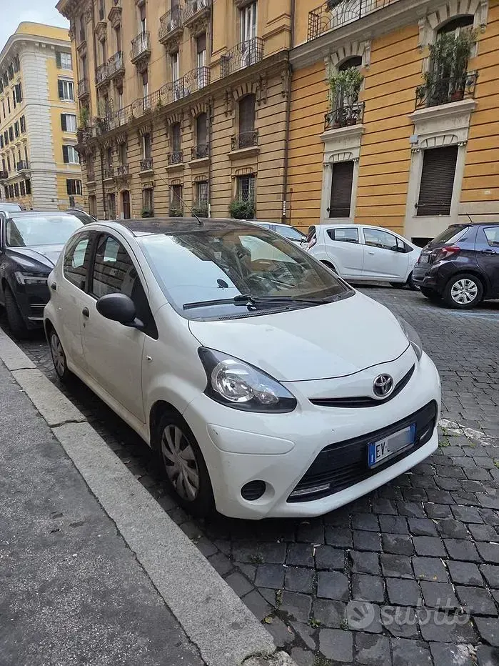 Usata Toyota Aygo Connect Style 68 CV (50 kW) 2014 Bianco Utilitaria