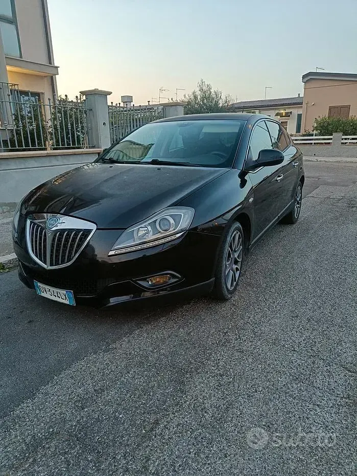Usata Lancia Delta 165 CV (121 kW) 2009 Utilitaria