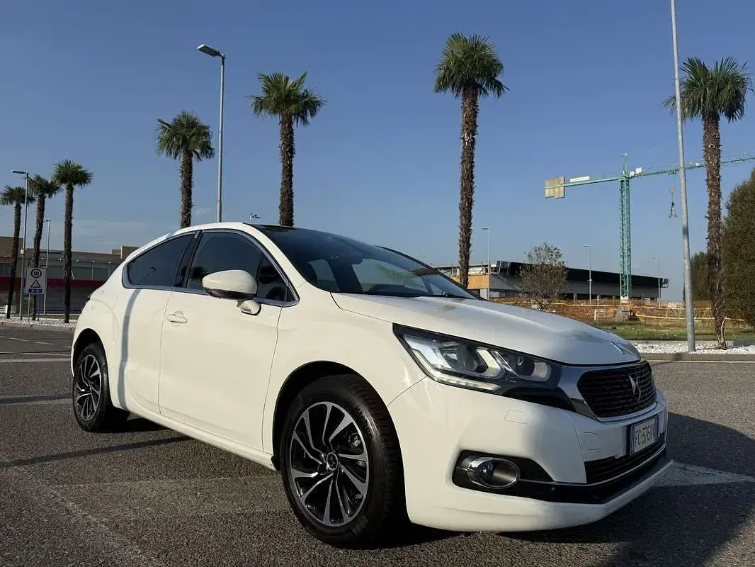 Usata DS Automobiles DS4 So Chic 131 CV (96 kW) 2016 Berlina
