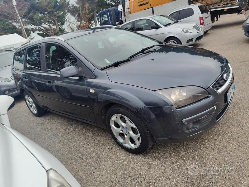 Usata Ford Focus S 110 CV (80 kW) 2007 Grigio Station wagon
