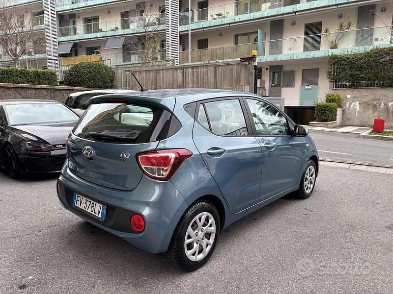 Begagnad Hyundai i10 Comfort 67 HK (49 kW) 2019 Grå Halvkombi