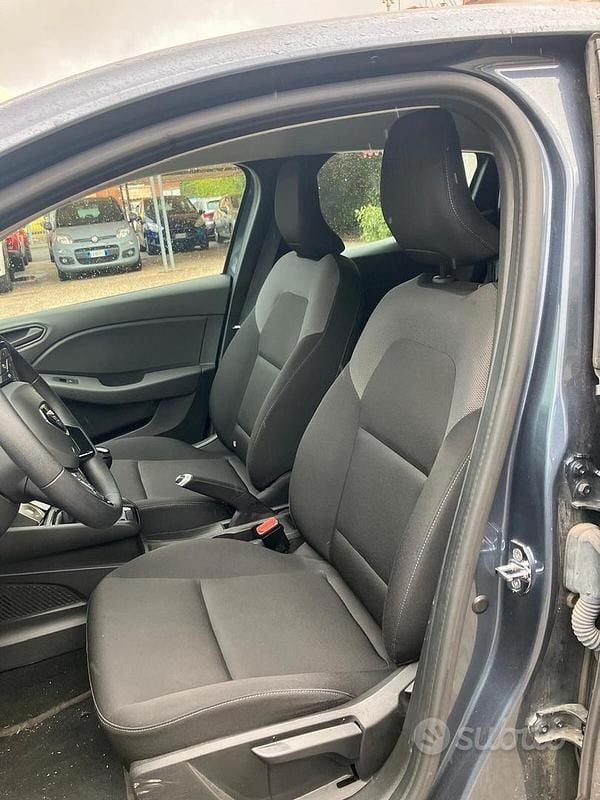 Usata Renault Clio V Life 91 CV (66 kW) 2023 Grigio Berlina