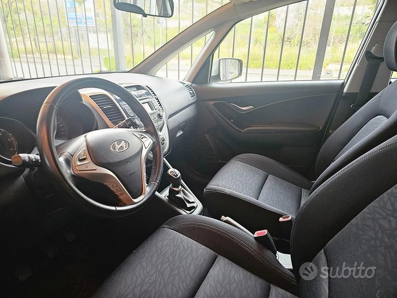 Usata Hyundai ix20 Comfort 90 CV (66 kW) 2017 Argento Utilitaria