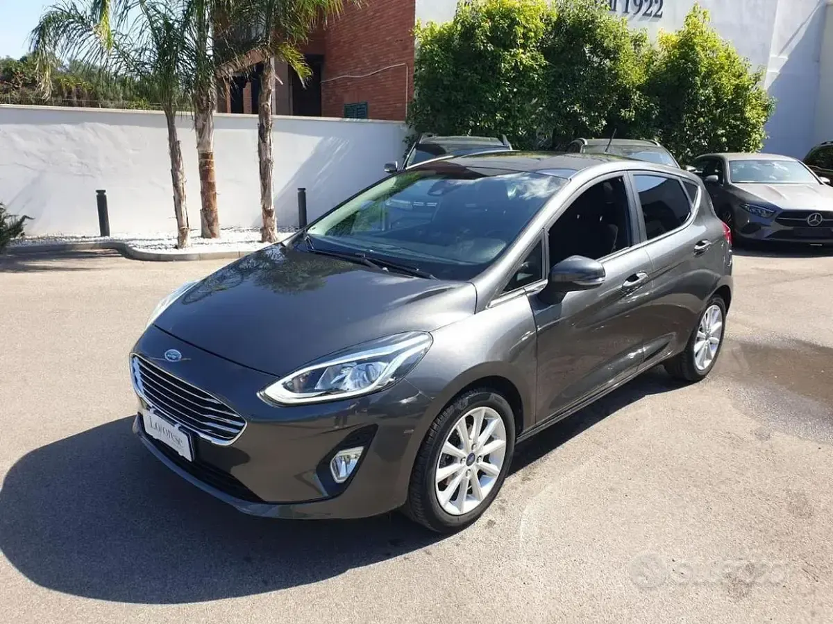 Usata Ford Fiesta Titanium 86 CV (63 kW) 2018 Grigio scuro metallizzato Utilitaria