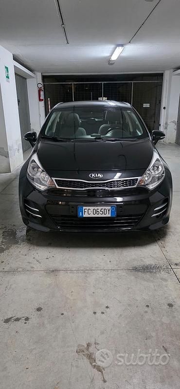 Usata Kia Rio 90 CV (66 kW) 2016 Nero Utilitaria
