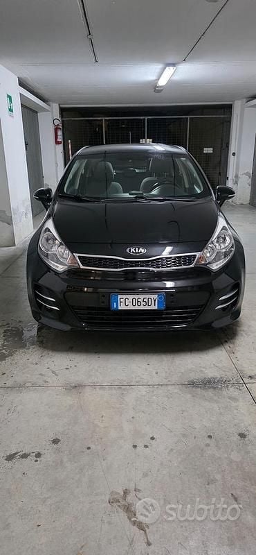 Usata Kia Rio 2016 Nero Utilitaria