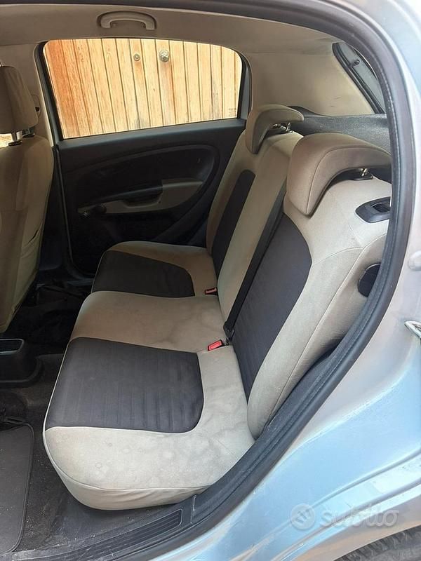 Usata Fiat Grande Punto 77 CV (56 kW) 2005 Grigio Utilitaria