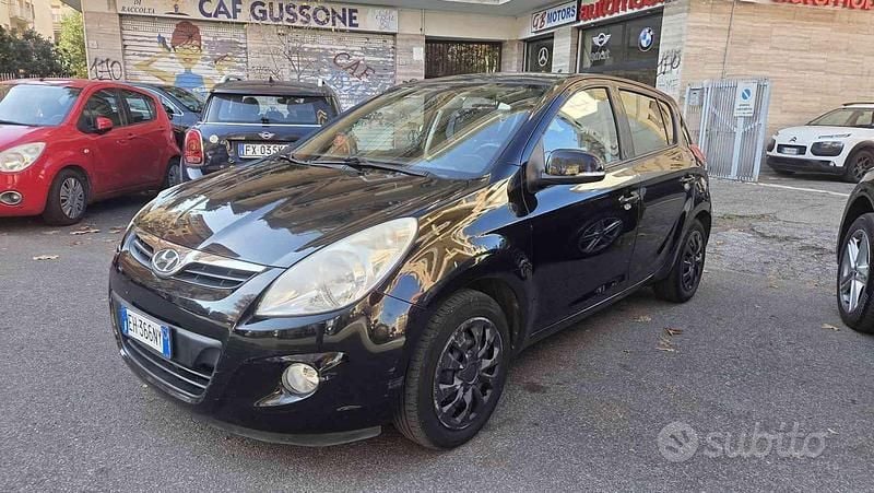 Nero Usata 2011 Hyundai i20 Comfort Tre volumi | 2600 € (Ottimo prezzo) - Immagine 1/4