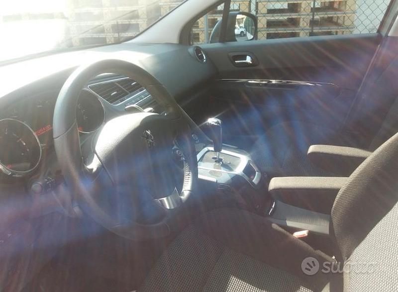 Usata Peugeot 5008 112 CV (82 kW) 2011 Berlina