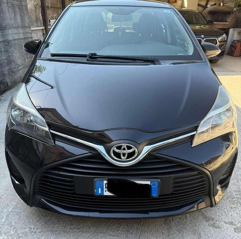 Usata 2016 Toyota Yaris Lounge Tre volumi | 8500 € (Buon prezzo) - Immagine 1/4