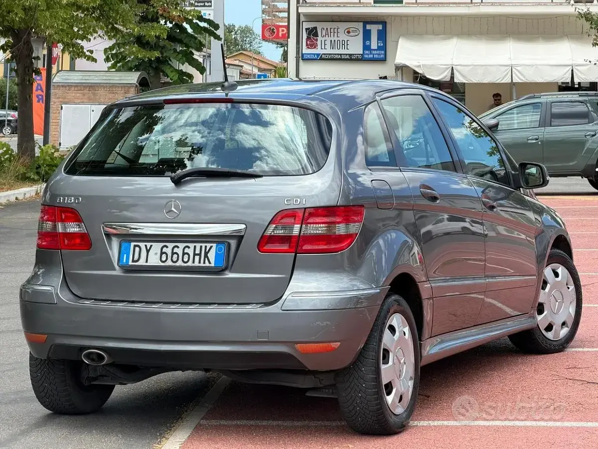 Usata Mercedes B180 Chrome 109 CV (80 kW) 2010 Marrone Monovolume