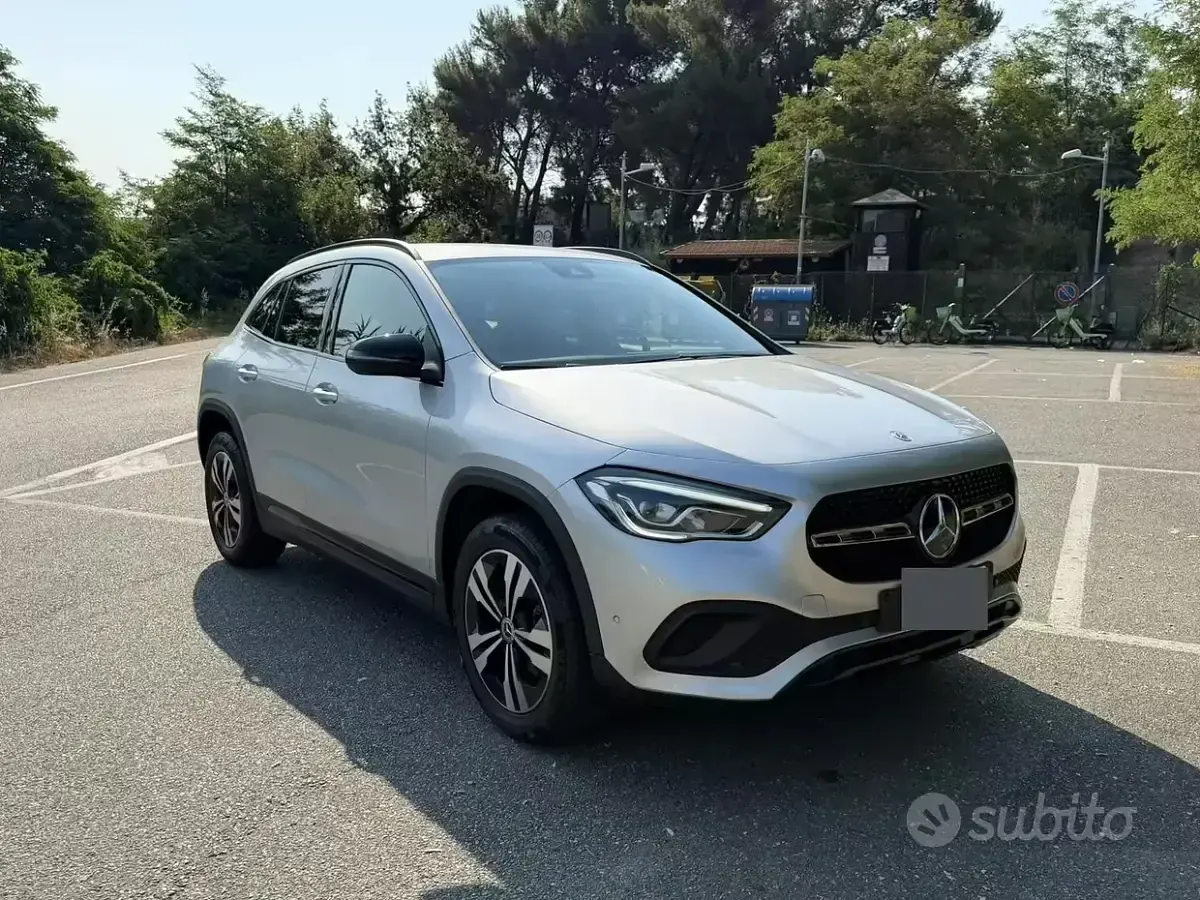 Usata Mercedes GLA200 150 CV (110 kW) 2020 Grigio SUV