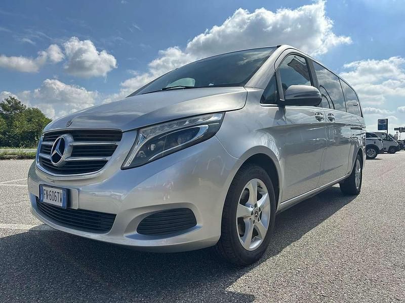 Usata Mercedes V200 136 CV (100 kW) 2018 Argento Monovolume