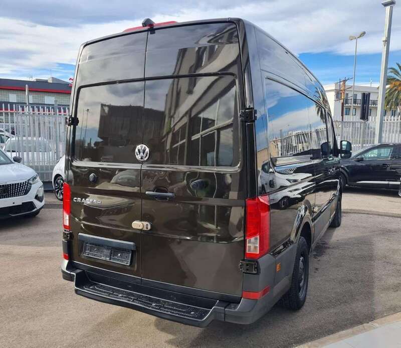 Usado VW Crafter 140 CV (102 kW) 2019 Gris Van