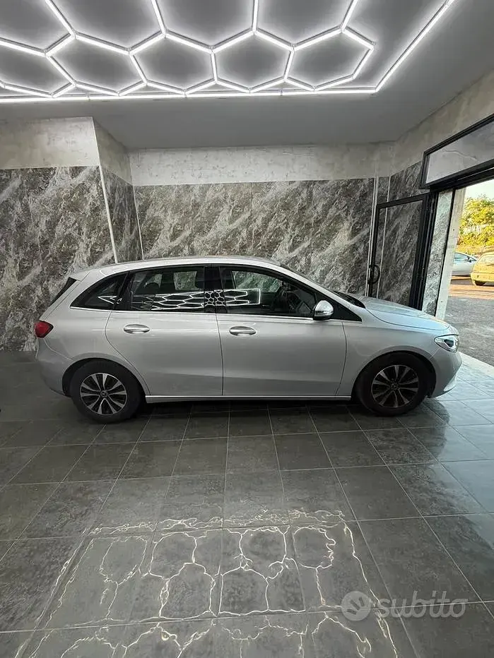 Usata Mercedes B180 116 CV (85 kW) 2022 Grigio Utilitaria