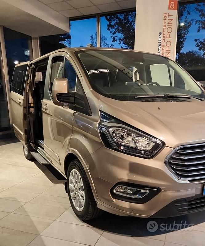 Usata Ford Tourneo 130 CV (95 kW) 2020 Grigio Monovolume