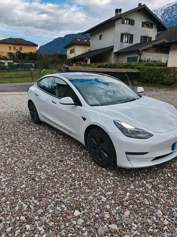 Usata Tesla Model 3 235 kW (320 CV) 2022 Bianco Berlina