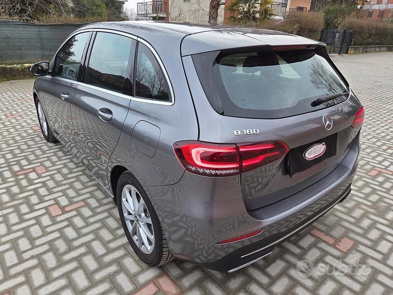 Usata Mercedes B180 Premium 136 CV (100 kW) 2019 Grigio Monovolume