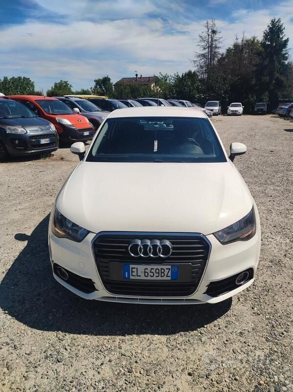 Usata 2011 Audi A1 Attraction Due volumi | 7500 € (Buon prezzo) - Immagine 1/4