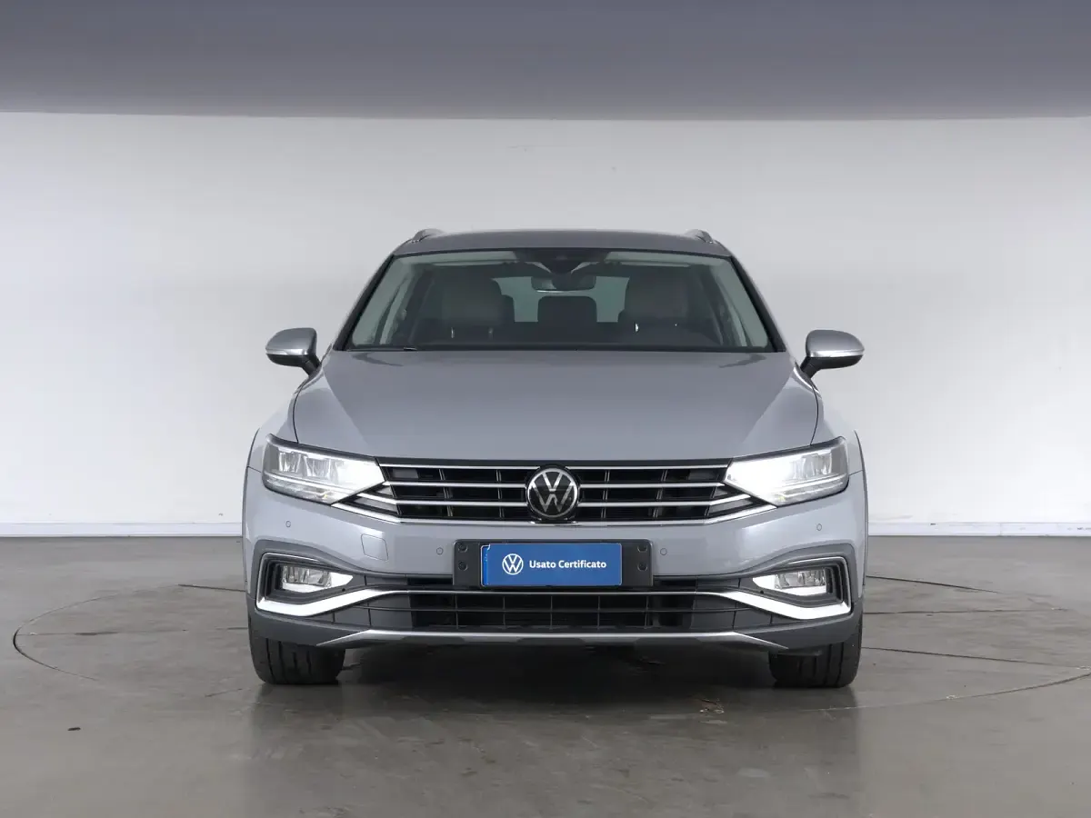 Usata VW Passat Alltrack 200 CV (147 kW) 2022 Moonstone grey Station wagon