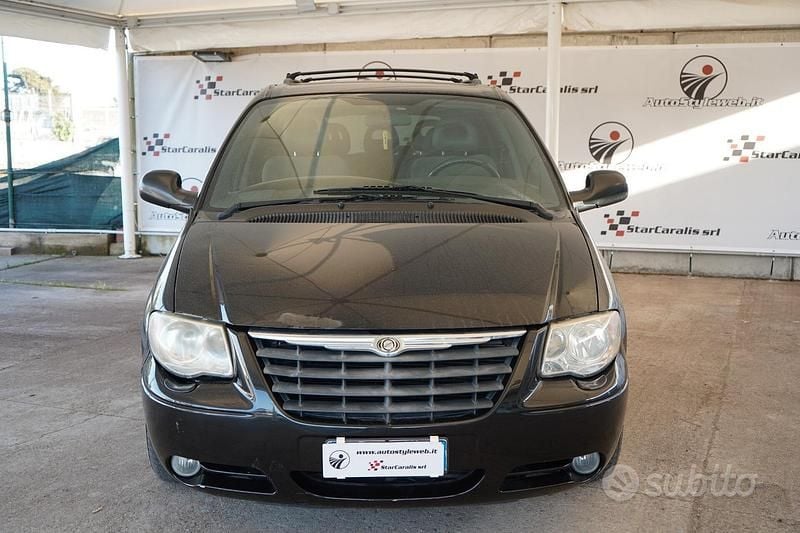 Usata Chrysler Voyager 143 CV (105 kW) 2006 Nero Monovolume