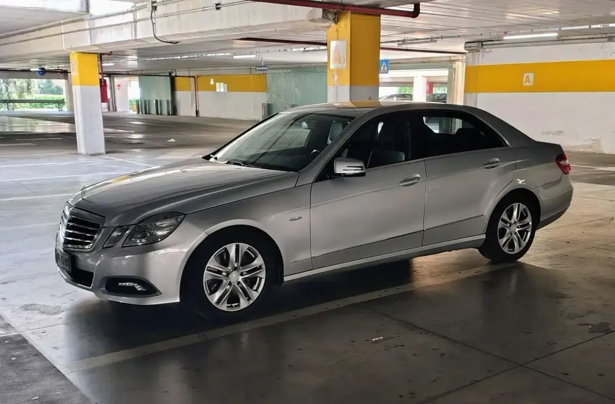 Usata Mercedes E350 Avantgarde 231 CV (169 kW) 2009 Grigio Berlina