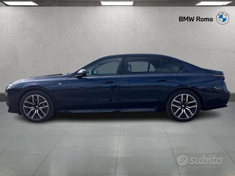 Usata BMW 740 M Sport 299 CV (219 kW) 2025 Bmw individual tanzanite blue metallic Berlina