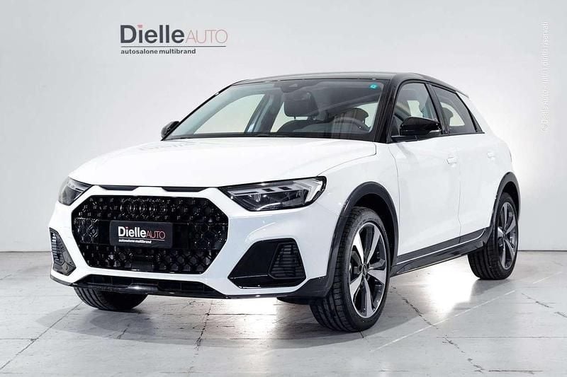 Nuova Audi A1 Ambiente 116 CV (85 kW) 2026 Bianco ghiacciaio / tetto nero SUV