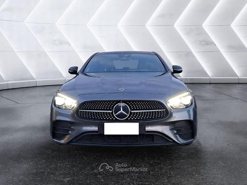 Usata Mercedes E300 Premium Plus 306 CV (225 kW) 2020 Grigio Berlina