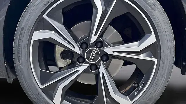 Usata Audi A1 Ambiente 150 CV (110 kW) 2024 8t rosso corallo SUV