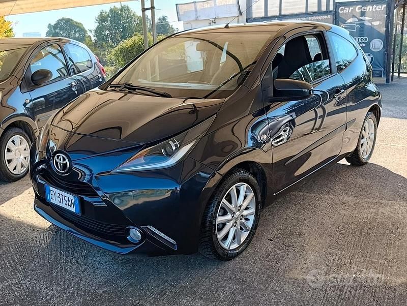Usata Toyota Aygo Cool 69 CV (50 kW) 2014 Blu Utilitaria