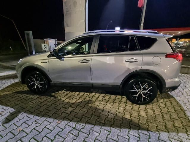 Usata Toyota RAV4 Hybrid Style 2017 Argento SUV