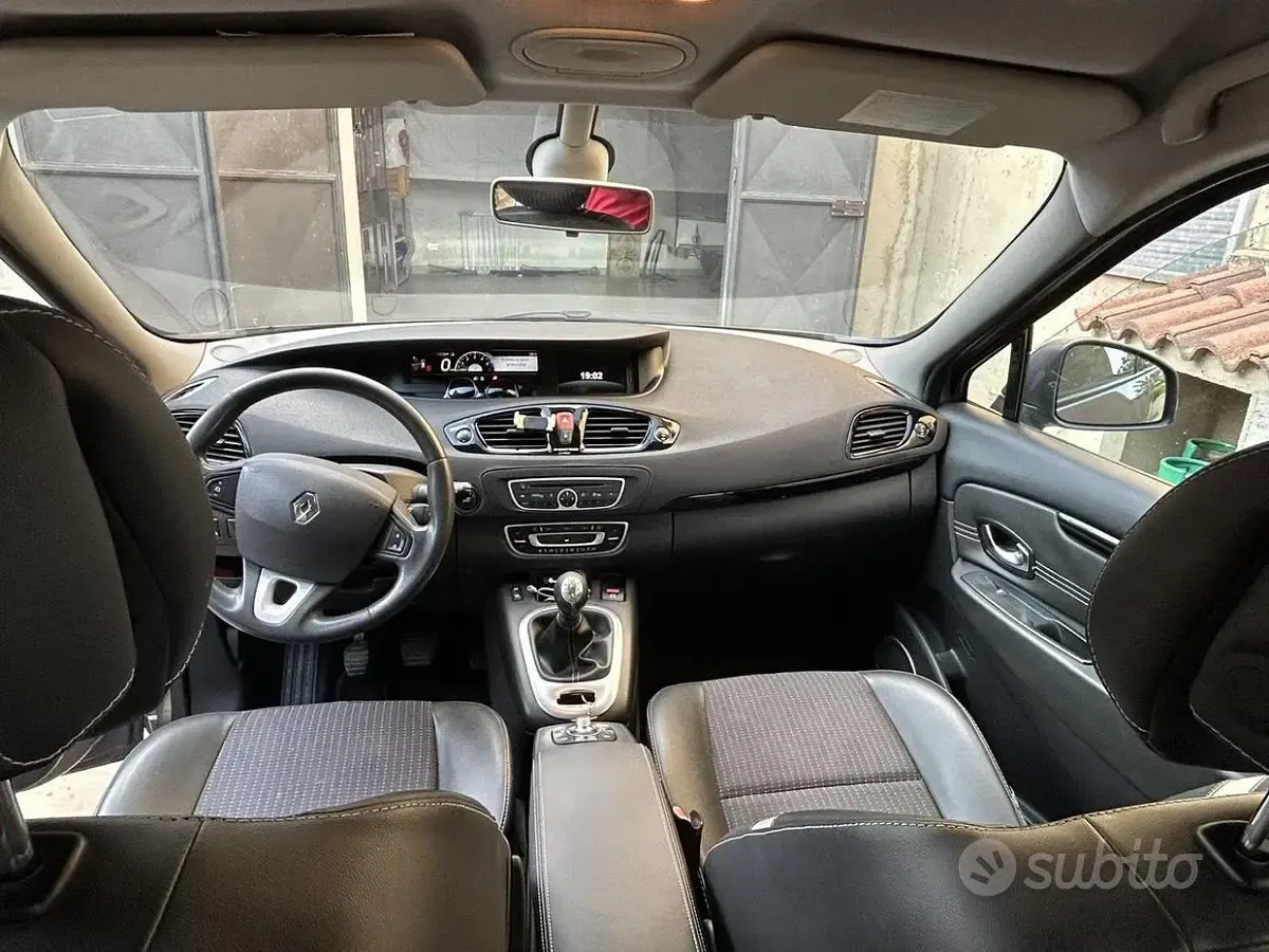 Usata Renault Scénic III XMOD 110 CV (80 kW) 2011 Grigio Monovolume