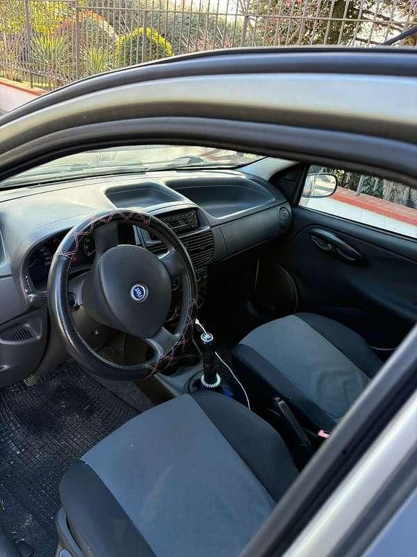 Usata Fiat Punto 69 CV (50 kW) 2005 Berlina