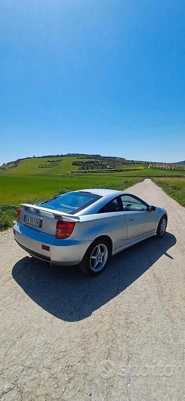 Begagnad Toyota Celica T2 143 HK (105 kW) 2001 Grå Sportkupé