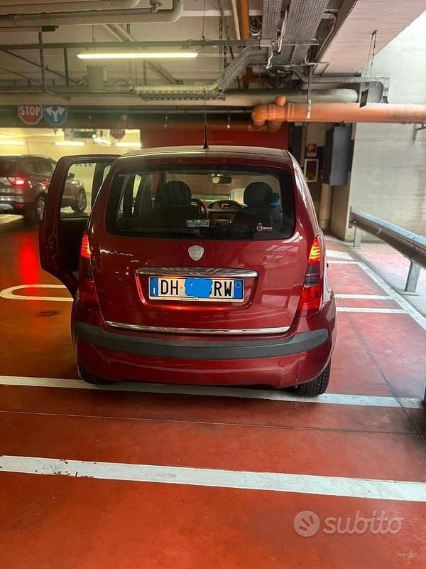 Usata Lancia Musa 95 CV (69 kW) 2007 Rosso Monovolume