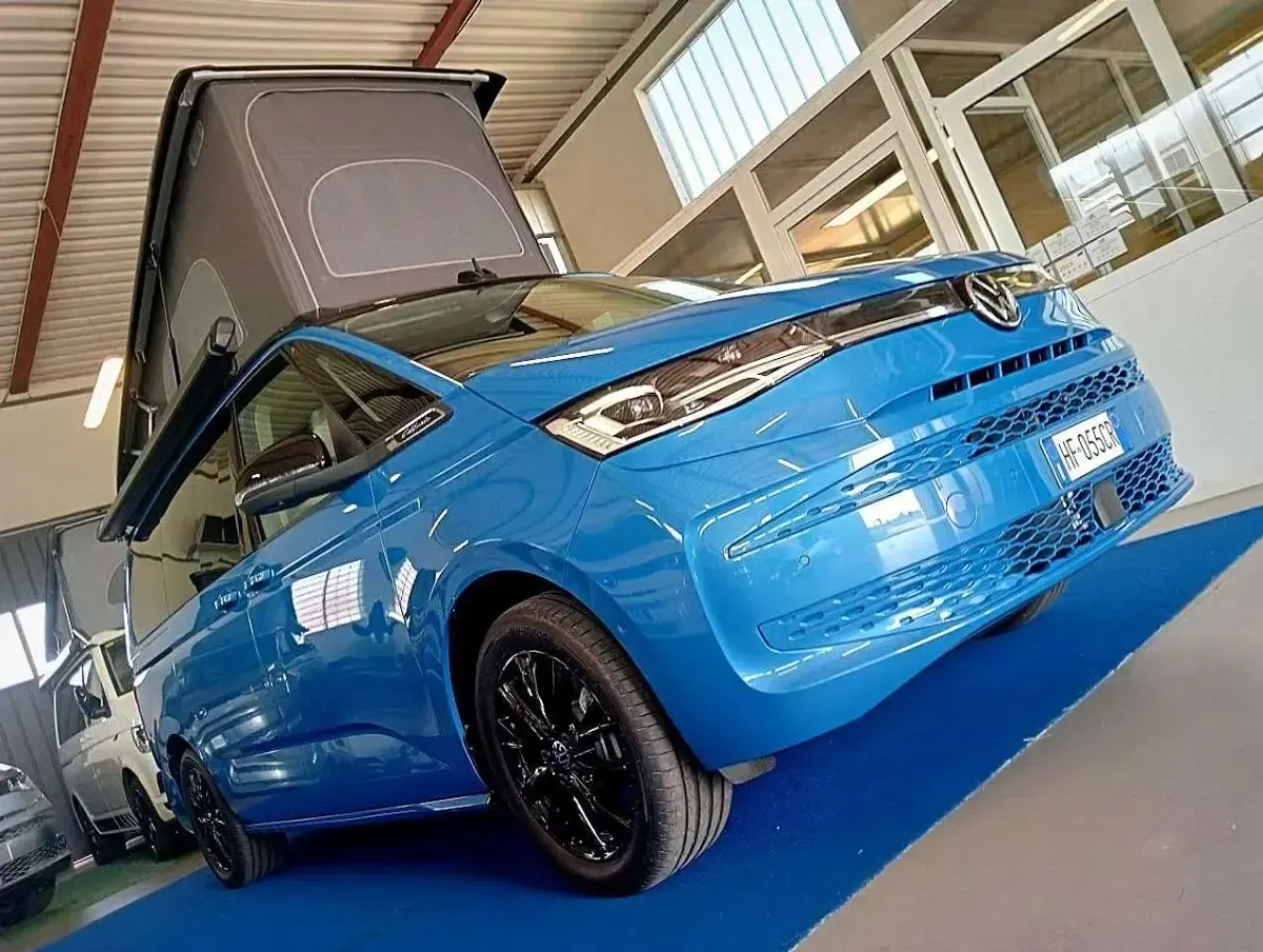Nuova VW California California 150 CV (110 kW) 2026 Medium blue y52t Furgone