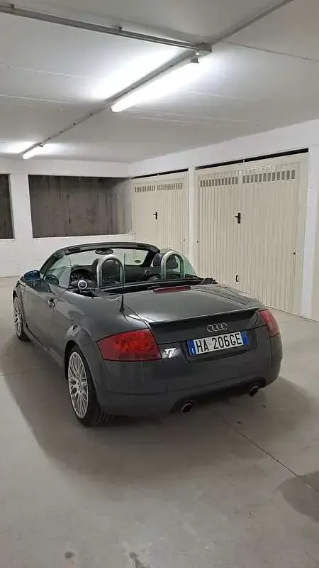 Usata Audi TT Roadster Design 225 CV (165 kW) 2000 Grigio Cabrio
