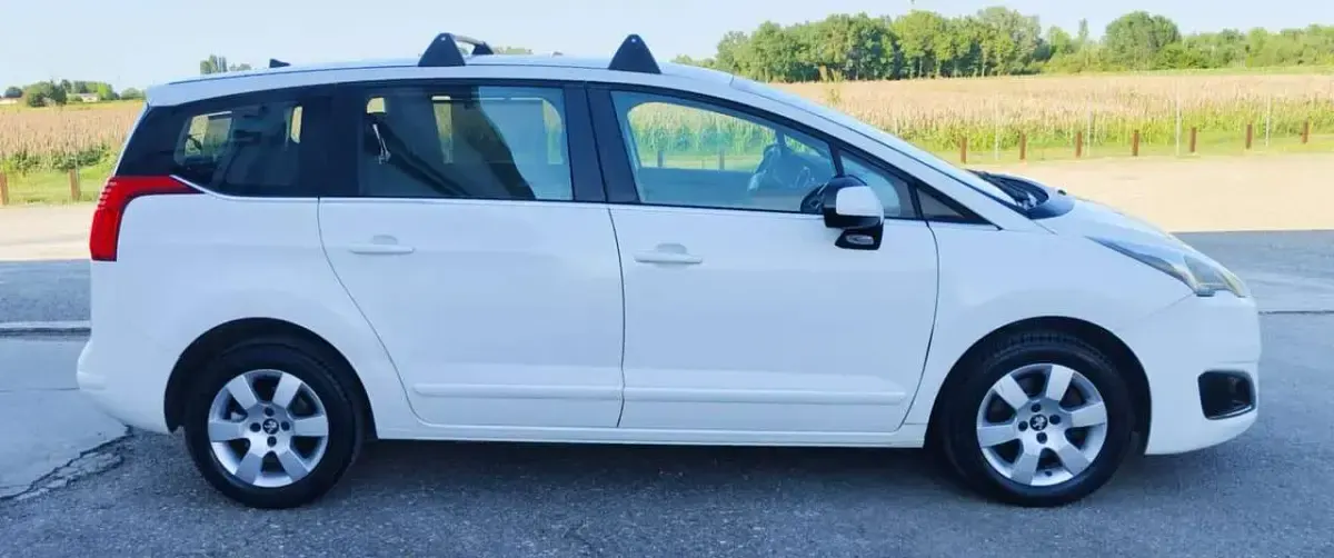 Usata Peugeot 5008 Business-Line 120 CV (88 kW) 2016 Bianco Monovolume
