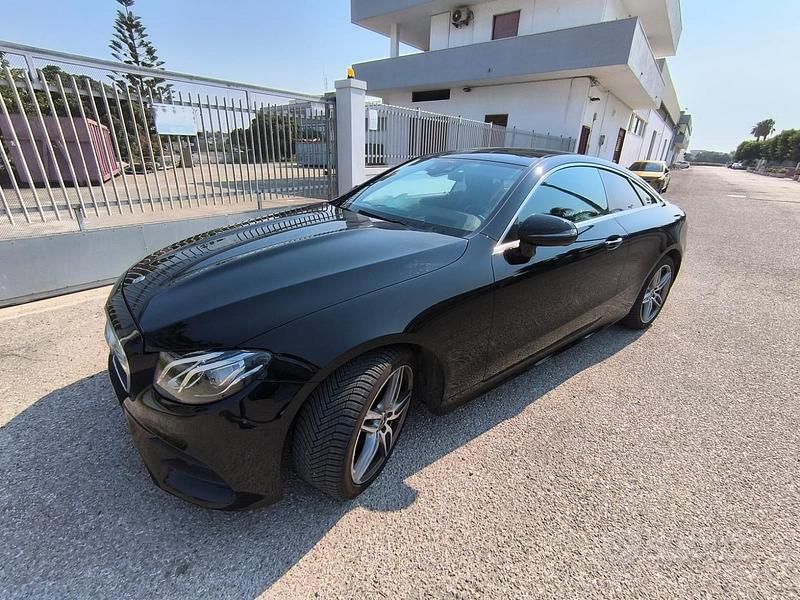 Usata Mercedes E220 AMG 194 CV (142 kW) 2018 Nero Coupé