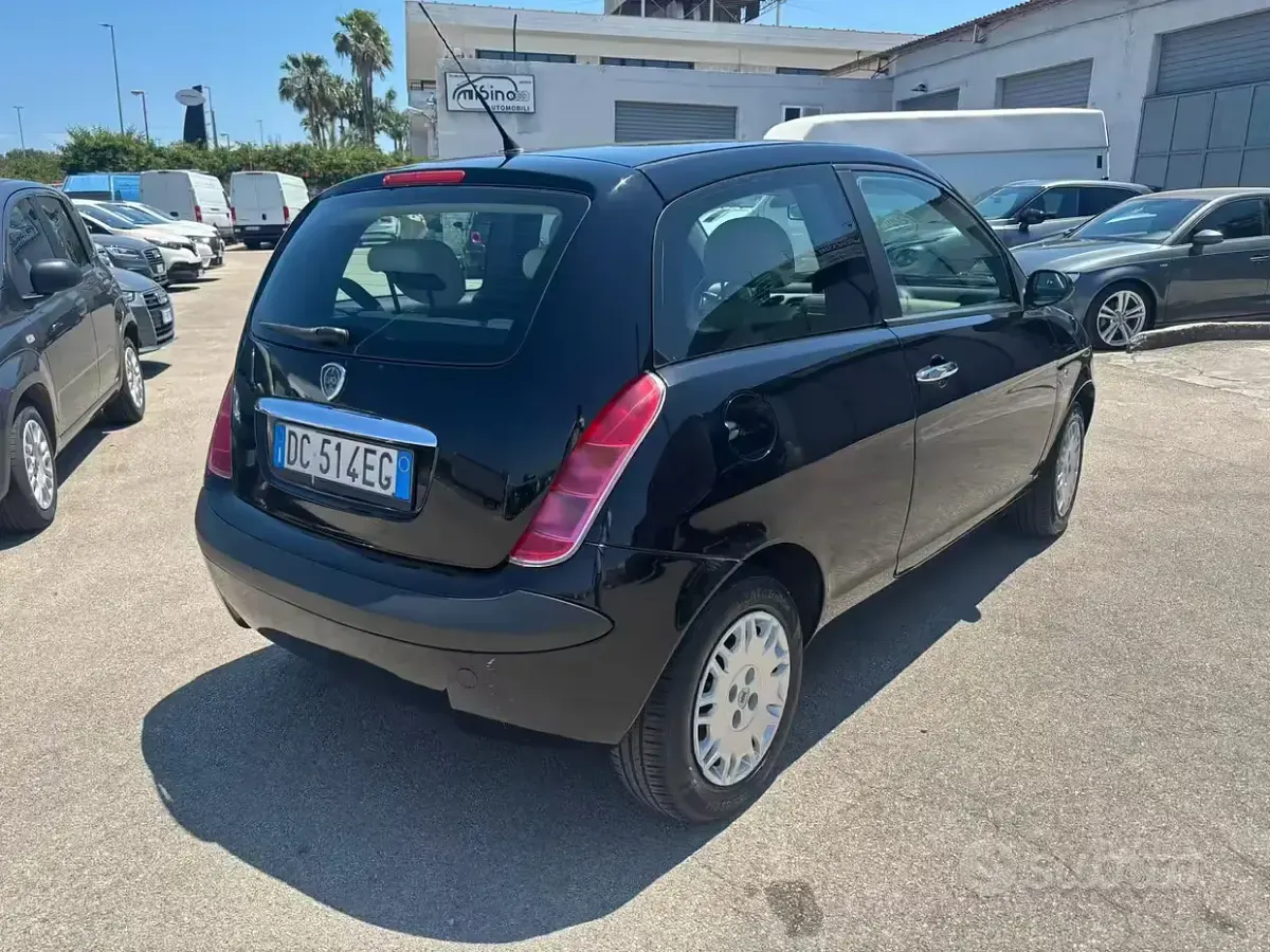 Usata Lancia Ypsilon 60 CV (44 kW) 2006 Nero Utilitaria