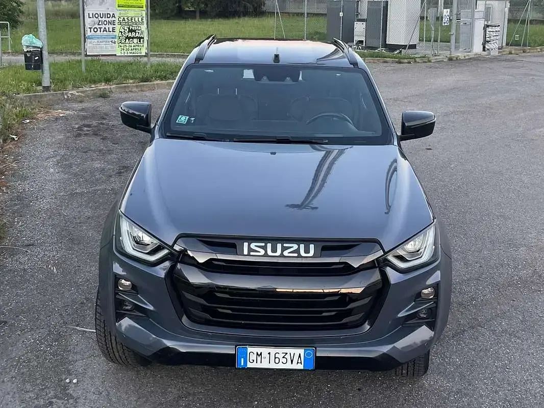 Usata Isuzu D-Max 163 CV (119 kW) 2023 Grigio Pick-up