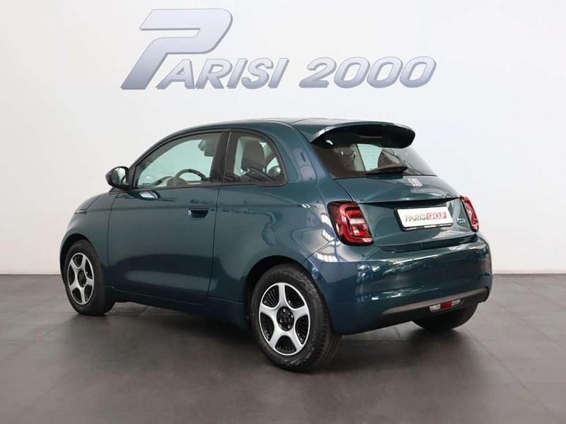 Usata Fiat 500e Action 69 kW (95 CV) 2022 Ocean green Utilitaria