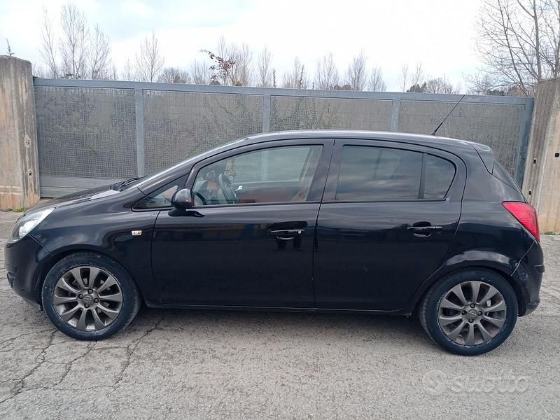 Usata Opel Corsa Edition 75 CV (55 kW) 2010 Nero Utilitaria