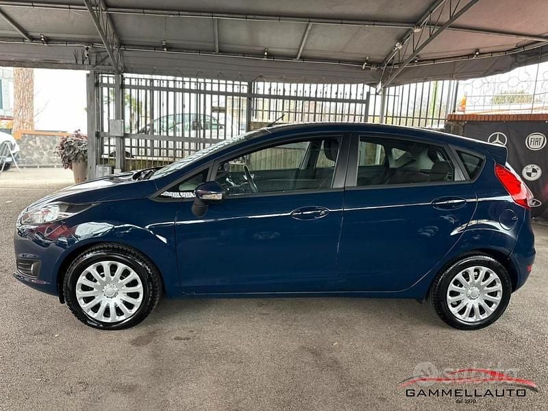 Usata Ford Fiesta 75 CV (55 kW) 2013 Blu Utilitaria