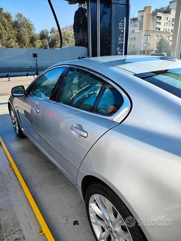 Usata Jaguar XF 240 CV (176 kW) 2012 Grigio Berlina