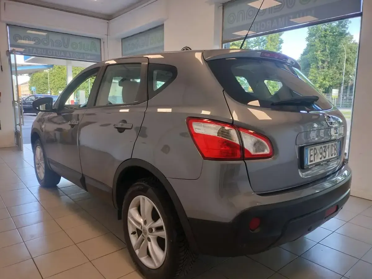 Usata Nissan Qashqai Acenta 117 CV (86 kW) 2013 Grigio SUV