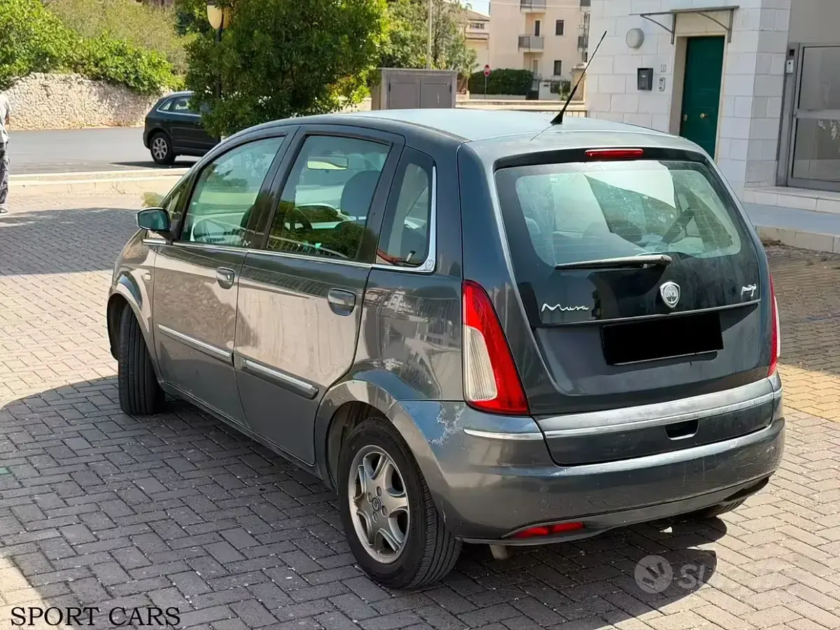Usata Lancia Musa 90 CV (66 kW) 2009 Grigio Monovolume